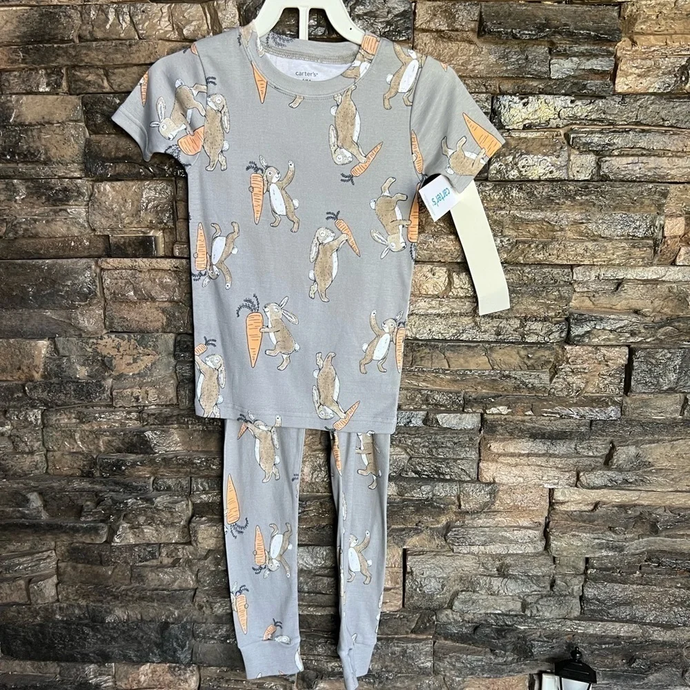 Carter's Gray Pajama Sets with Giraffe Pattern